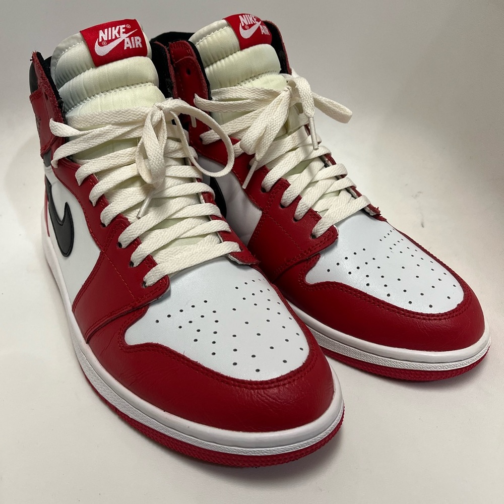 Black red and white R3PLICA JORDANS